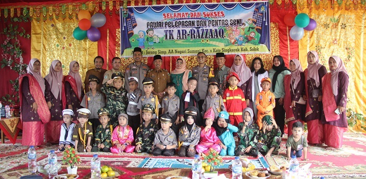Diawali Pawai, TK Arrazaq Sumani Gelar Perpisahan Tahun 2026 4 01506 pawai c