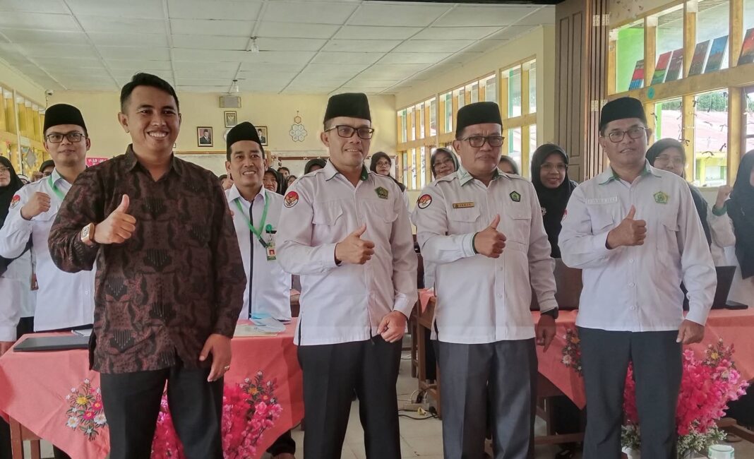 MTsN 2 Bukittinggi Gelar Workshop Digitalisasi Pembelajaran Berbasis Kurikulum Cinta