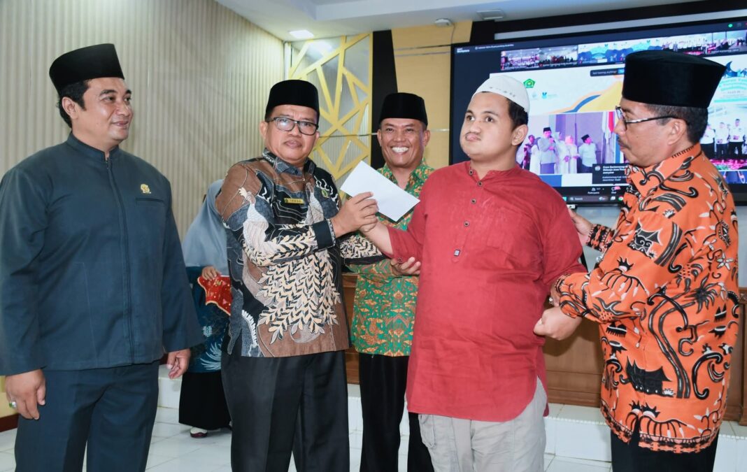 Kemenag Bukittinggi Gandeng Baznas-UPZ, 30 Anak Yatim dan Disabilitas Terima Bantuan Lebaran Yatim 1448 H