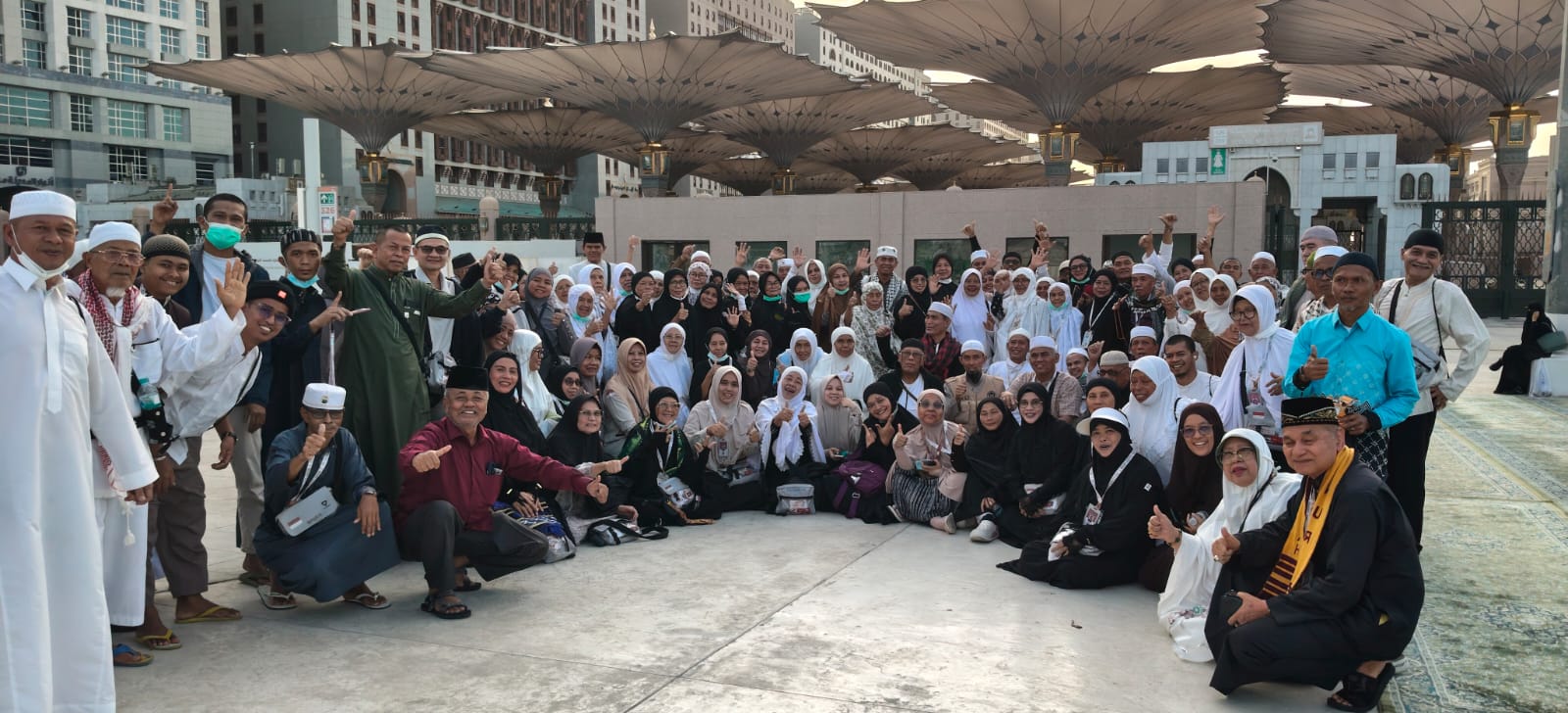Jelang Pulang, Jemaah Kloter 14 Padang Gelar Saling Memaafkan di Pelataran Masjid Nabawi 4 IMG 20260618 WA0000