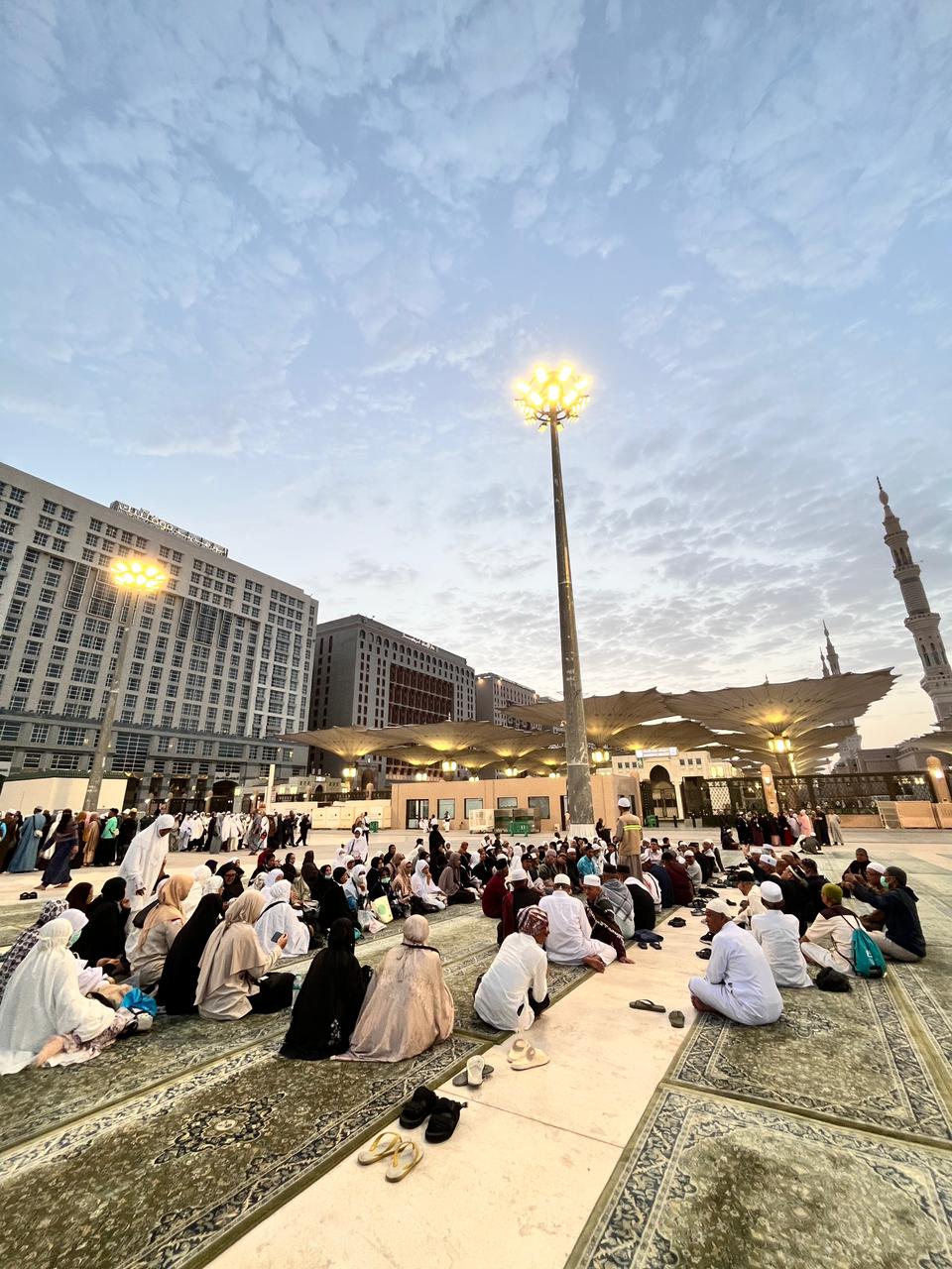 Jelang Pulang, Jemaah Kloter 14 Padang Gelar Saling Memaafkan di Pelataran Masjid Nabawi 3 IMG 20260618 WA0002