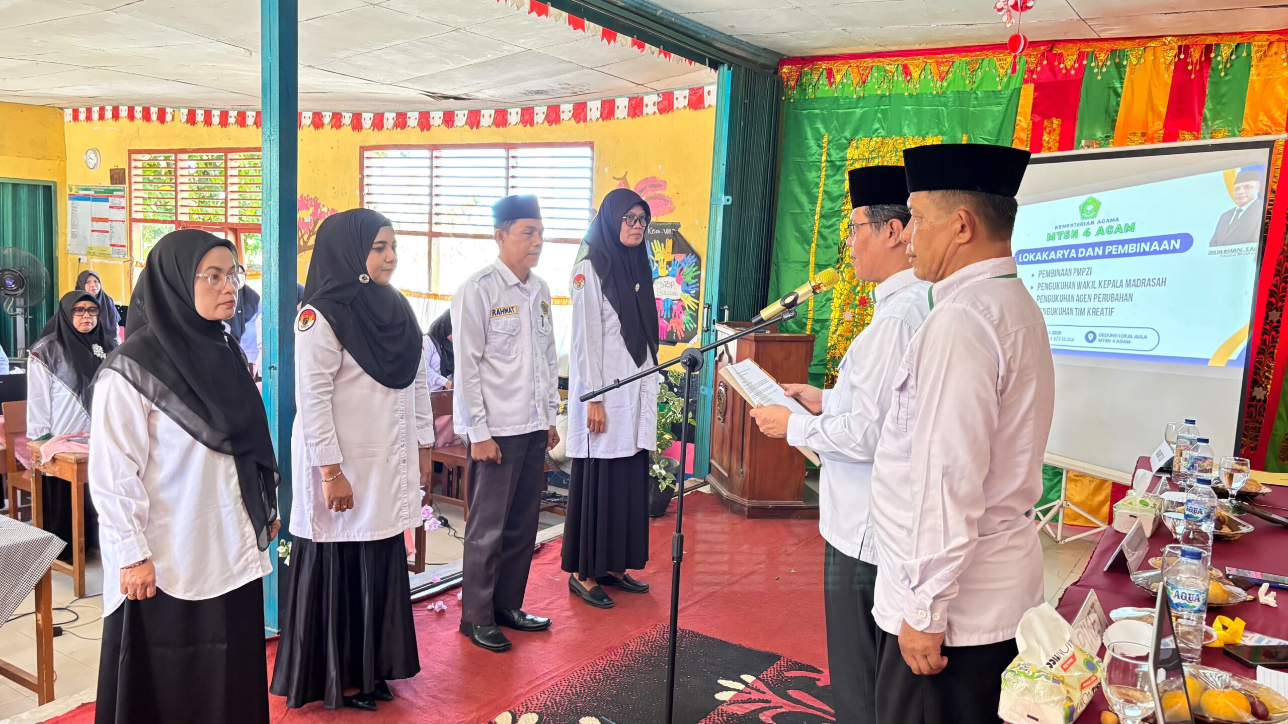 Kukuhkan Wakil Kepala Madrasah, Kakan Kemenag Agam Geber Reformasi Birokrasi di MTsN 4 Agam 6 Kukuhkan Wakil Kepala Madrasah, Kakan Kemenag Agam Geber Reformasi Birokrasi di MTsN 4 Agam