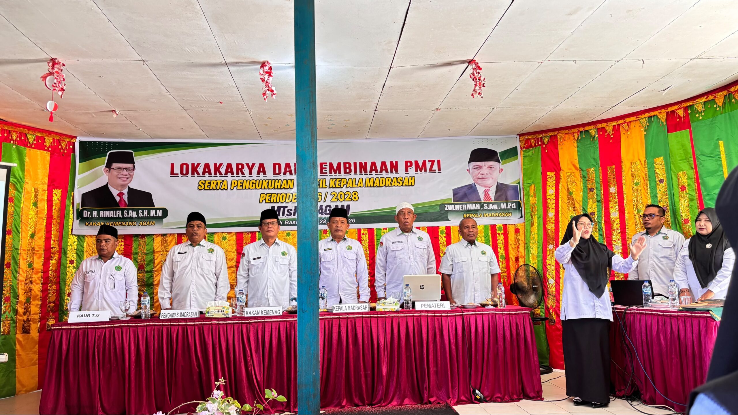 Kukuhkan Wakil Kepala Madrasah, Kakan Kemenag Agam Geber Reformasi Birokrasi di MTsN 4 Agam 5 Kukuhkan Wakil Kepala Madrasah, Kakan Kemenag Agam Geber Reformasi Birokrasi di MTsN 4 Agam