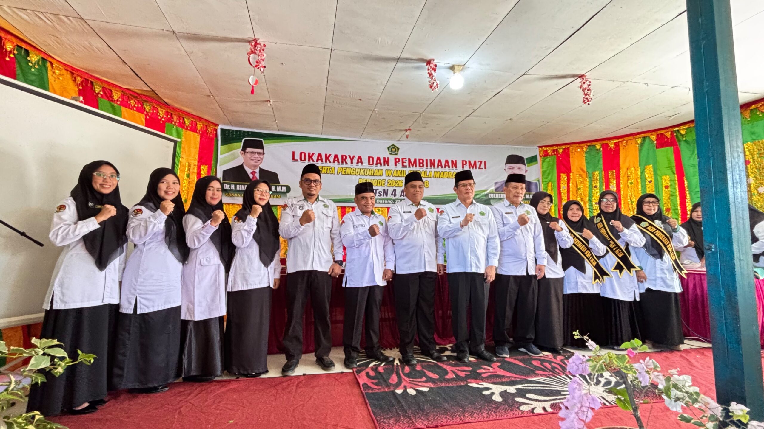 Kukuhkan Wakil Kepala Madrasah, Kakan Kemenag Agam Geber Reformasi Birokrasi di MTsN 4 Agam 7 Kukuhkan Wakil Kepala Madrasah, Kakan Kemenag Agam Geber Reformasi Birokrasi di MTsN 4 Agam