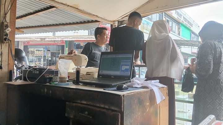 Hari Terakhir Libur, Toko Buku Hingga Pangkas Rambut Diserbu Konsumen 1 01201 toko buku c