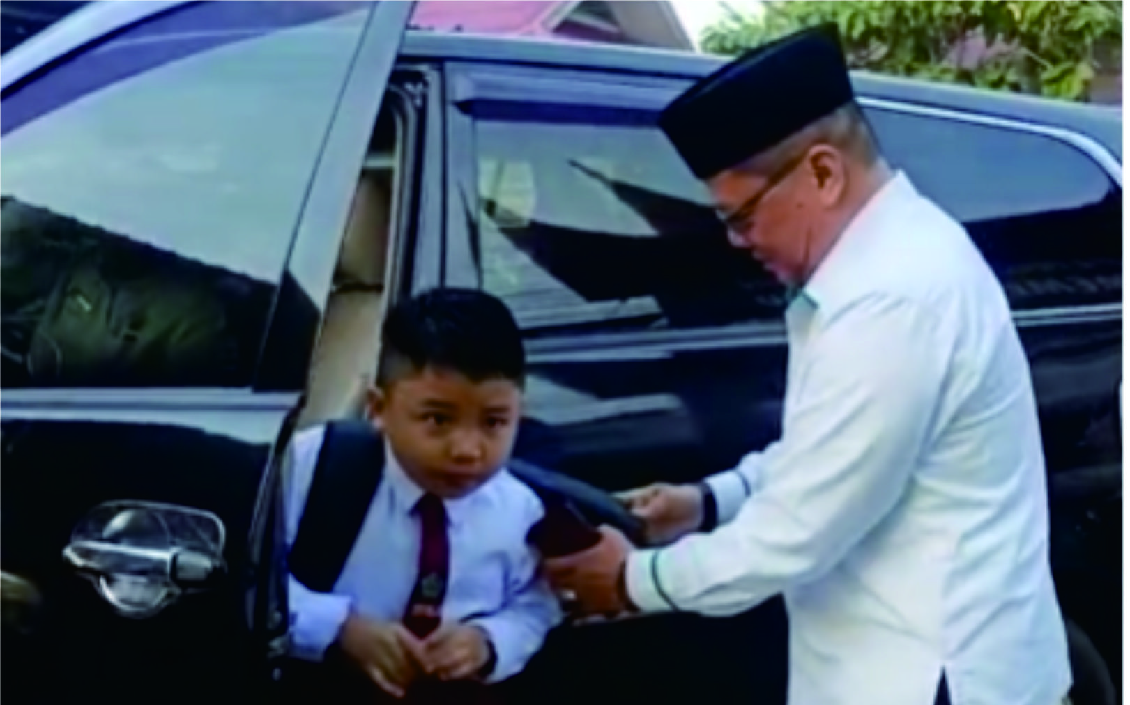 Respon Positif Imbauan Gubernur Sumbar, Banyak AyahAntar Anak pada Hari Pertama Sekolah 2 01402 ayah sekolah b