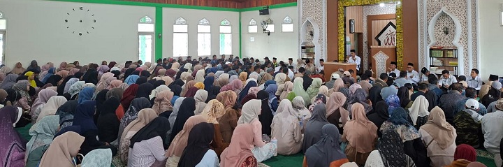 Gadis Bersolek Disambut Antusias Keluarga Besar MTsN 3 Solok 2 02301 mtsn 3 b