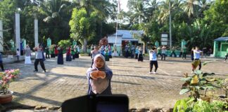 Guru Seni Budaya MTsN 3 Pandu Senam Sehat Kemenag Kota Pariaman