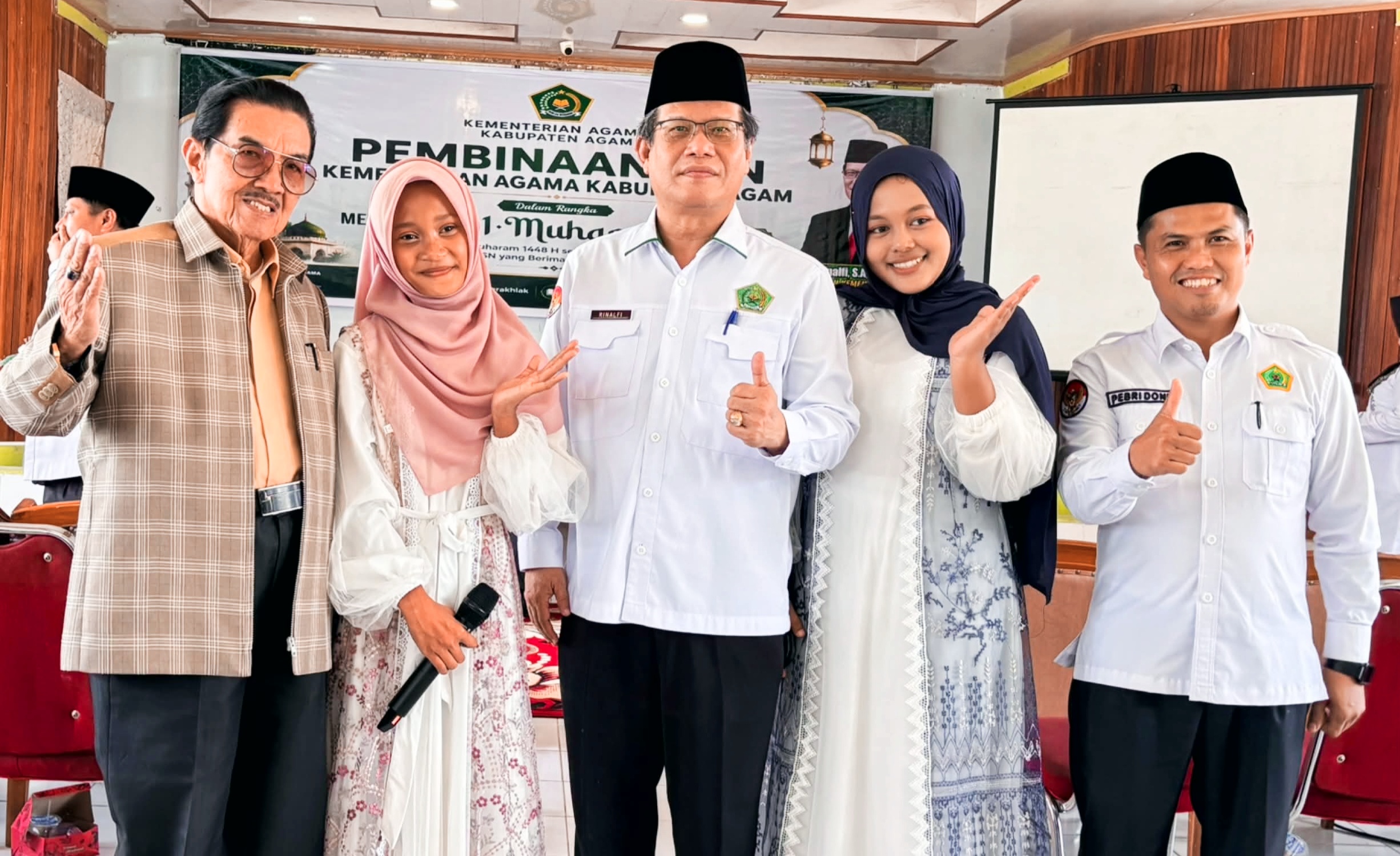 Dua Siswi MTsN 4 Agam Ambil Bagian Pada Peringatan Tahun Baru Islam 1448 H Kemenag Agam 3 Dua Siswi MTsN 4 Agam Ambil Bagian Pada Peringatan Tahun Baru Islam 1448 H Kemenag Agam