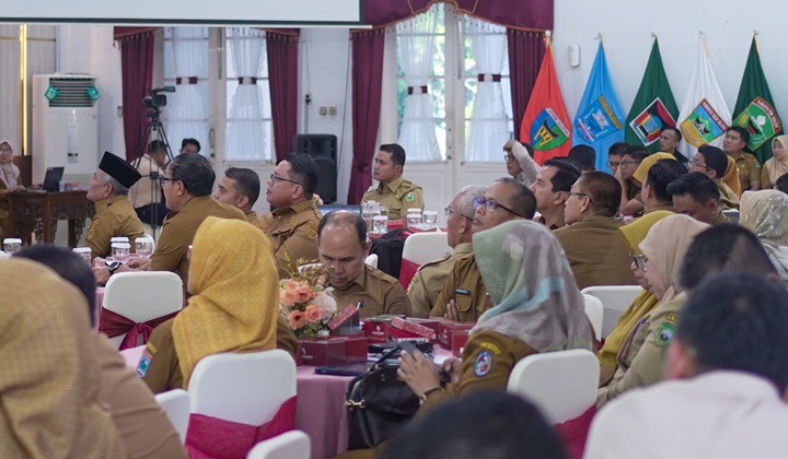 Rapat b