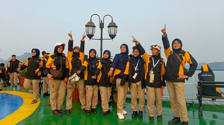 Berlayar dengan KM. Batu Mandi Kontingen Kota Solok sampai di Cibubur Tengah Malam 4 01201 pramuka kota c