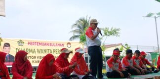 Meriahnya Peringatan HUT ke 81 RI oleh DWP Kemenag Kab Solok di Singkarak