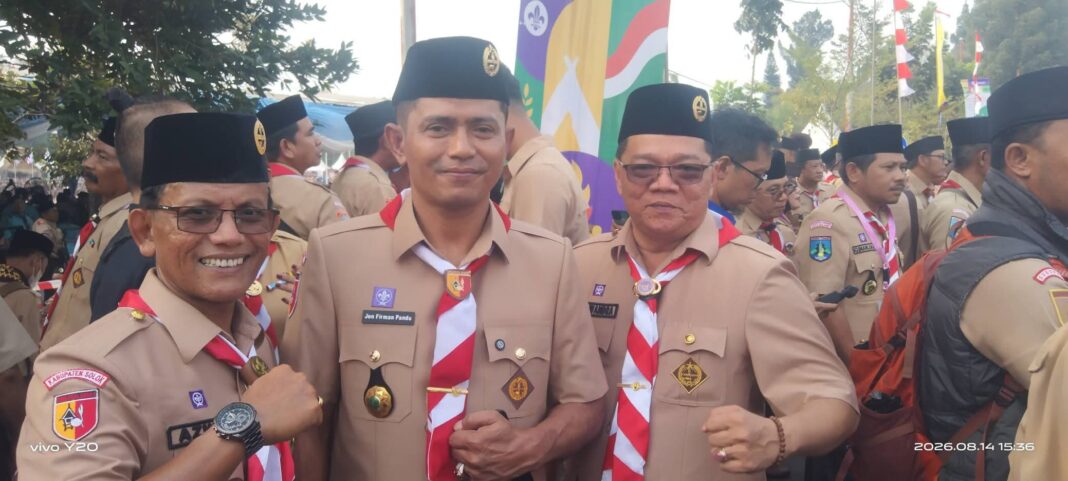 pembukaan Jambore Nasional (JAMNAS) XII di Bumi Perkemahan Graha Wisata Wiladatika, Cibubur, Jakarta Timur, Jumat (15/8) bersama Bupati Solok Jon Firman Pandu selaku Kamabicab dan Ketua Kwarcab H. Candra.