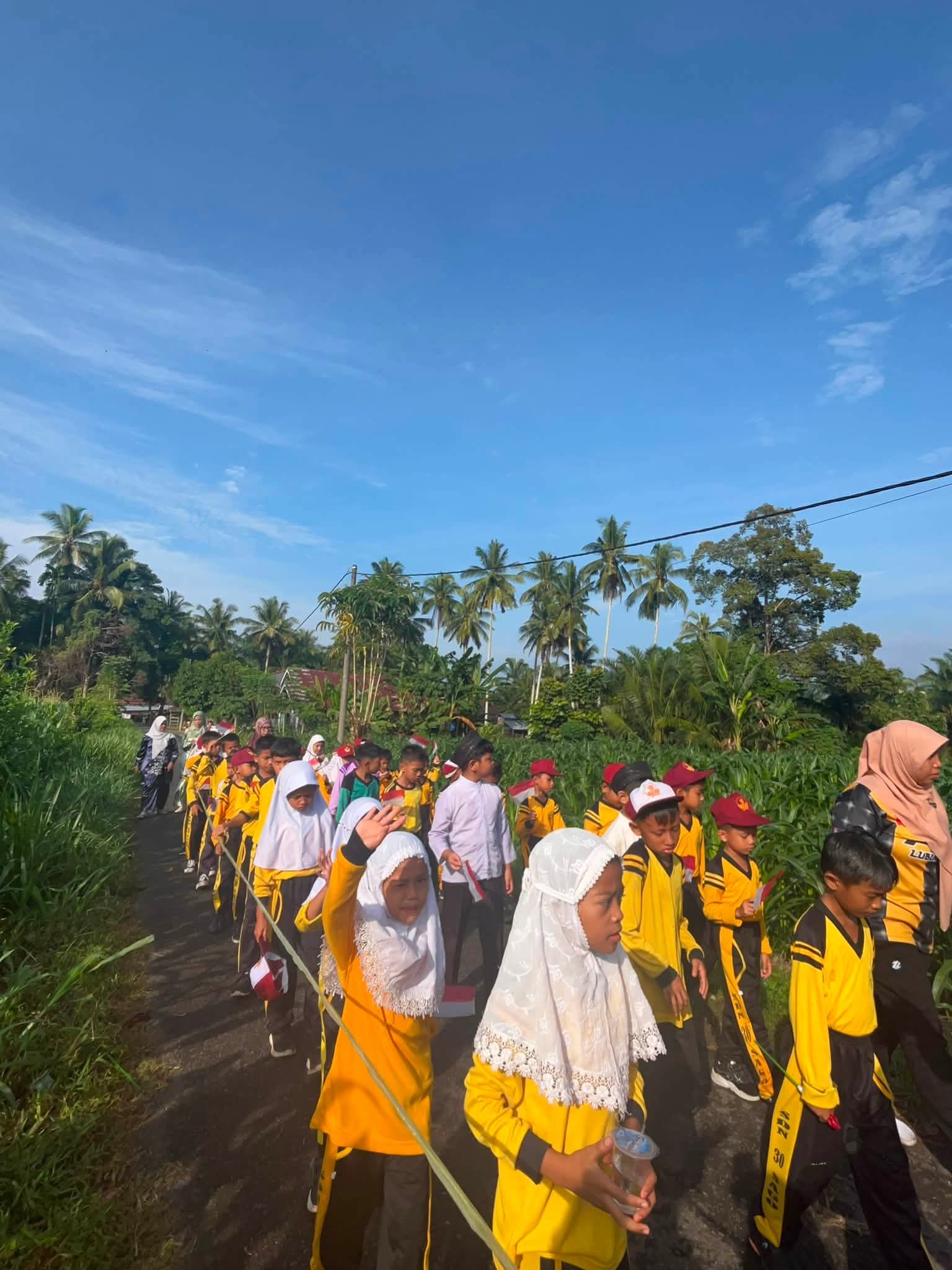 Meriah, SDN 30 Sago Sukses Gelar Jalan Santai Diiringi Atractions Drum Band 4 Meriah, SDN 30 Sago Sukses Gelar Jalan Santai Diiringi Atractions Drum Band