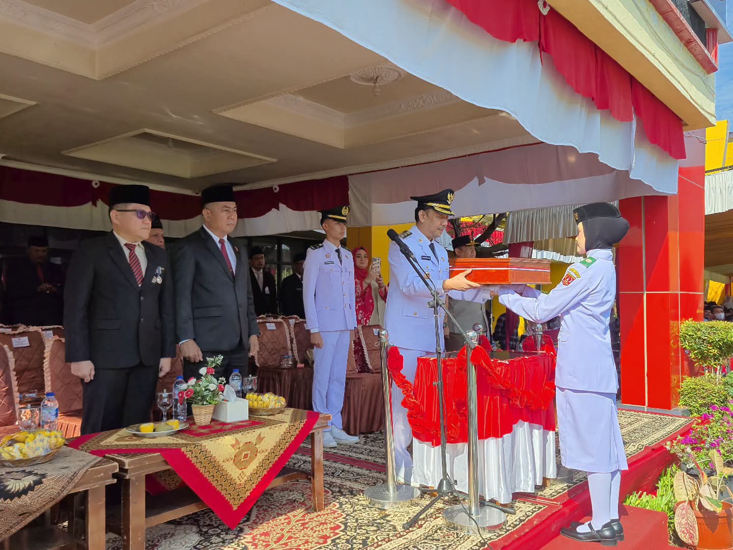 Kirab Sang Saka Merah Putih Buka Rangkaian HUT ke-81 RI di Agam 6 Kirab Sang Saka Merah Putih Buka Rangkaian HUT ke-81 RI di Agam