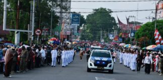 Semangat Pelayanan Menggema Dalam Pawai Alegoris HUT ke-81 RI di Bukittinggi