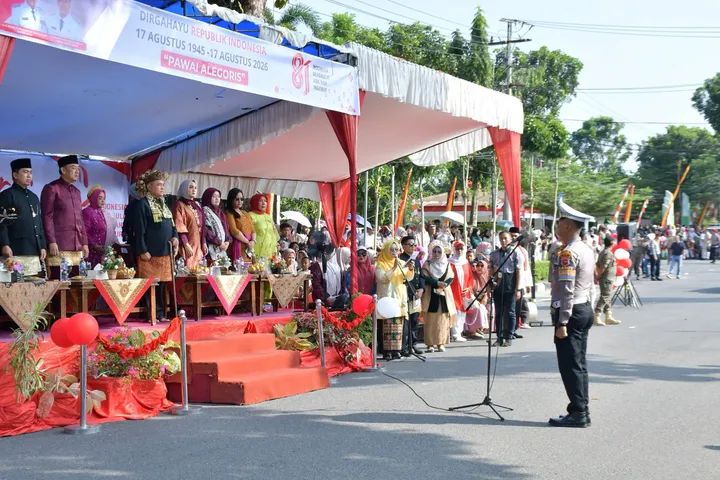 MTsN 4 Agam Meriahkan Pawai Alegoris HUT ke-81 RI Kabupaten Agam 7 MTsN 4 Agam Meriahkan Pawai Alegoris HUT ke-81 RI Kabupaten Agam