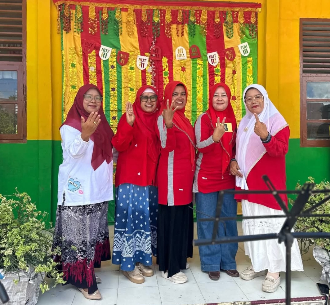 Meriah, Lomba Estafet Lagu HUT ke-81 RI di MTsN 4 Agam Pererat Silaturahmi Guru dan Pegawai 8 Meriah, Lomba Estafet Lagu HUT ke-81 RI di MTsN 4 Agam Pererat Silaturahmi Guru dan Pegawai