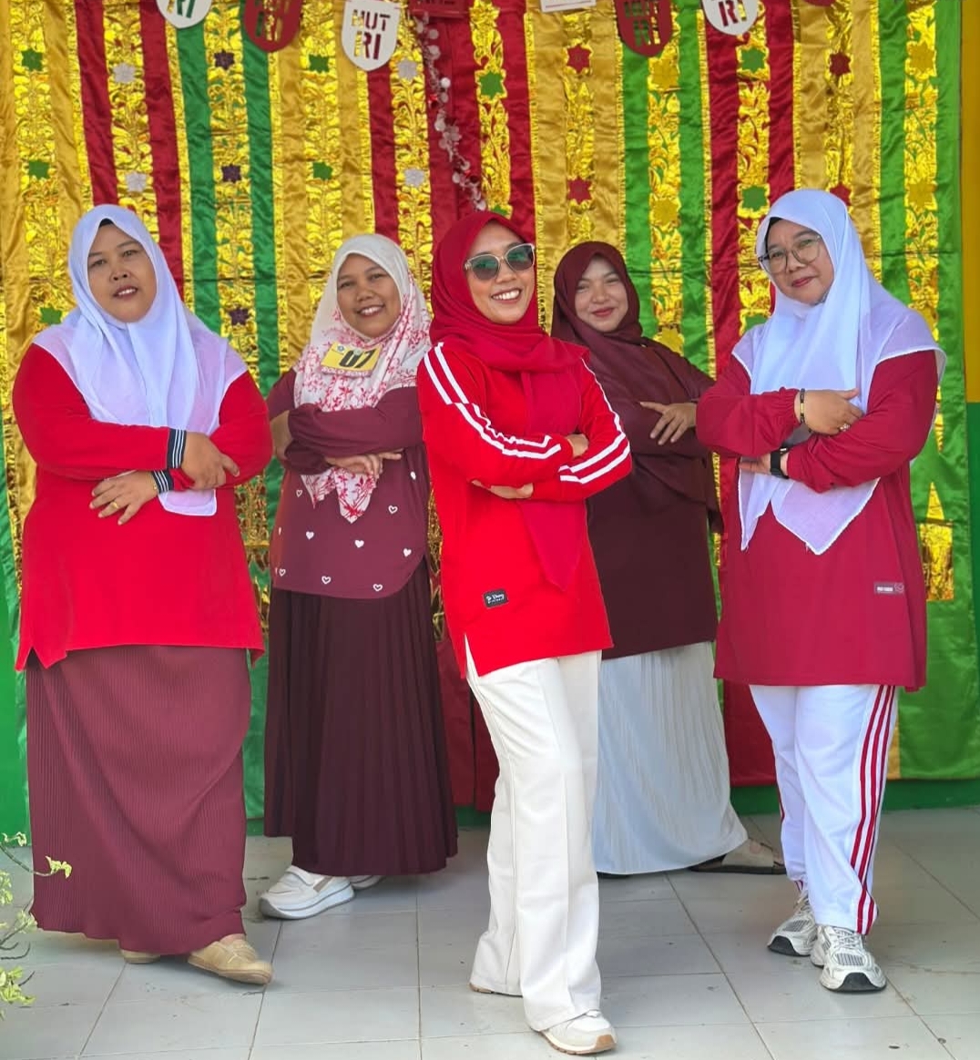 Meriah, Lomba Estafet Lagu HUT ke-81 RI di MTsN 4 Agam Pererat Silaturahmi Guru dan Pegawai 7 Meriah, Lomba Estafet Lagu HUT ke-81 RI di MTsN 4 Agam Pererat Silaturahmi Guru dan Pegawai