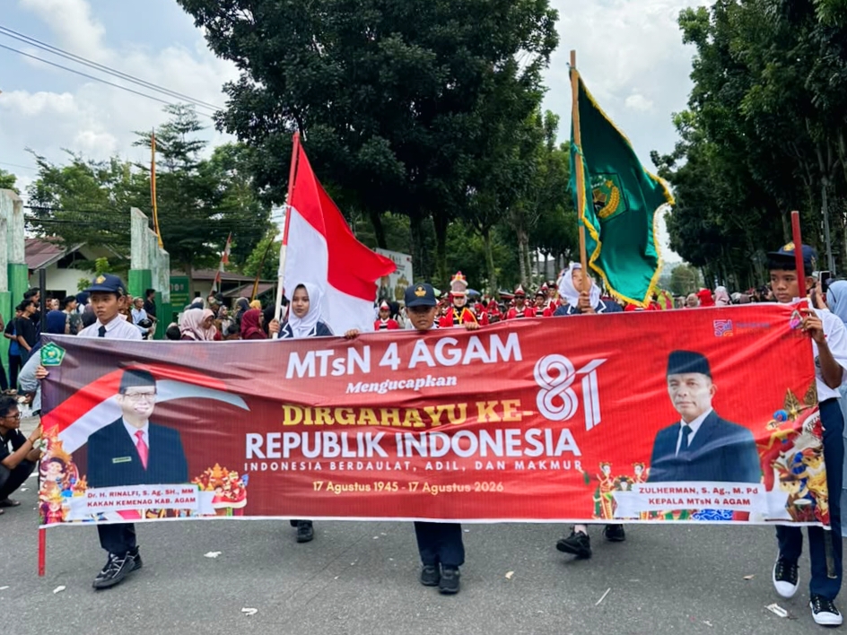 MTsN 4 Agam Meriahkan Pawai Alegoris HUT ke-81 RI Kabupaten Agam 8 MTsN 4 Agam Meriahkan Pawai Alegoris HUT ke-81 RI Kabupaten Agam