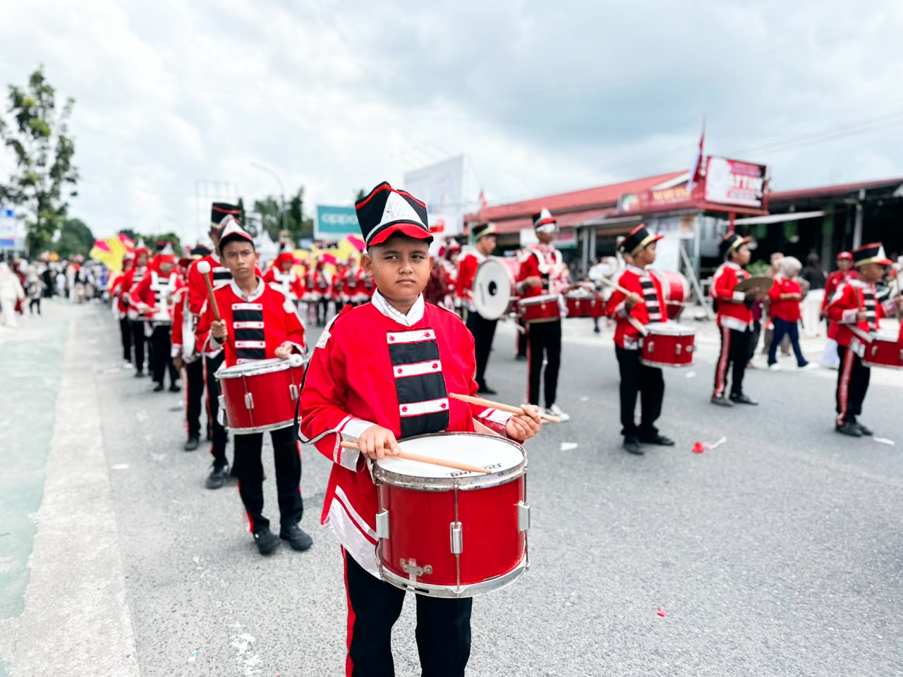 MTsN 4 Agam Meriahkan Pawai Alegoris HUT ke-81 RI Kabupaten Agam 9 MTsN 4 Agam Meriahkan Pawai Alegoris HUT ke-81 RI Kabupaten Agam