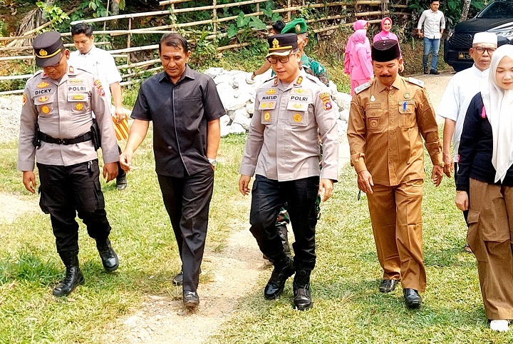 HUT Polwan ke 78 dan Bhayangkari Peduli Polres Solok, Serahkan Bansos di Labuah Panjang 4 00801 baksos bhayangkari c
