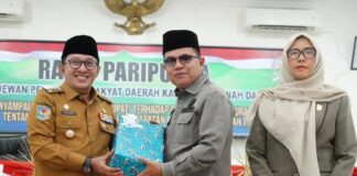 Sampaikan Pengantar Nota Keuangan, Bupati Eka Putra Sampaikan PAD Meningkat