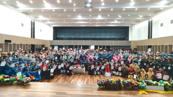 Tampilkan Tari Piring, Siswi MAN 1 Solok Tak Cuma Unjuk Prestasi di Malaysia 3 01103 man tr piring ad