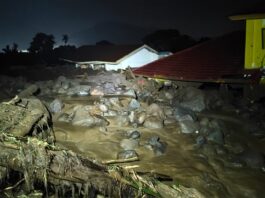 Galodo Arosuka, Kantor Dinas PUPR Mengalami Rusak Parah Galodo Arosuka, Kantor Dinas PUPR Mengalami Rusak Parah