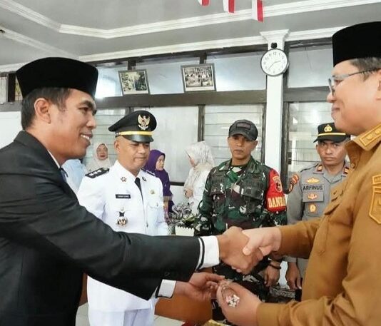 Gantikan Mulkhairi, Ahmad Efendi Dipercaya Pimpin Kecamatan Sungai Tarab Gantikan Mulkhairi, Ahmad Efendi Dipercaya Pimpin Kecamatan Sungai Tarab