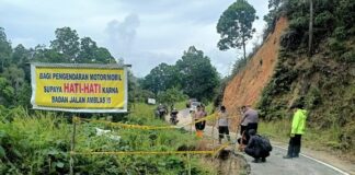 Bersihkan Jalan Kuncir - Paninjauan, Kolaborasi Polsek X Koto Diatas Satlantas Polres Solok Kota