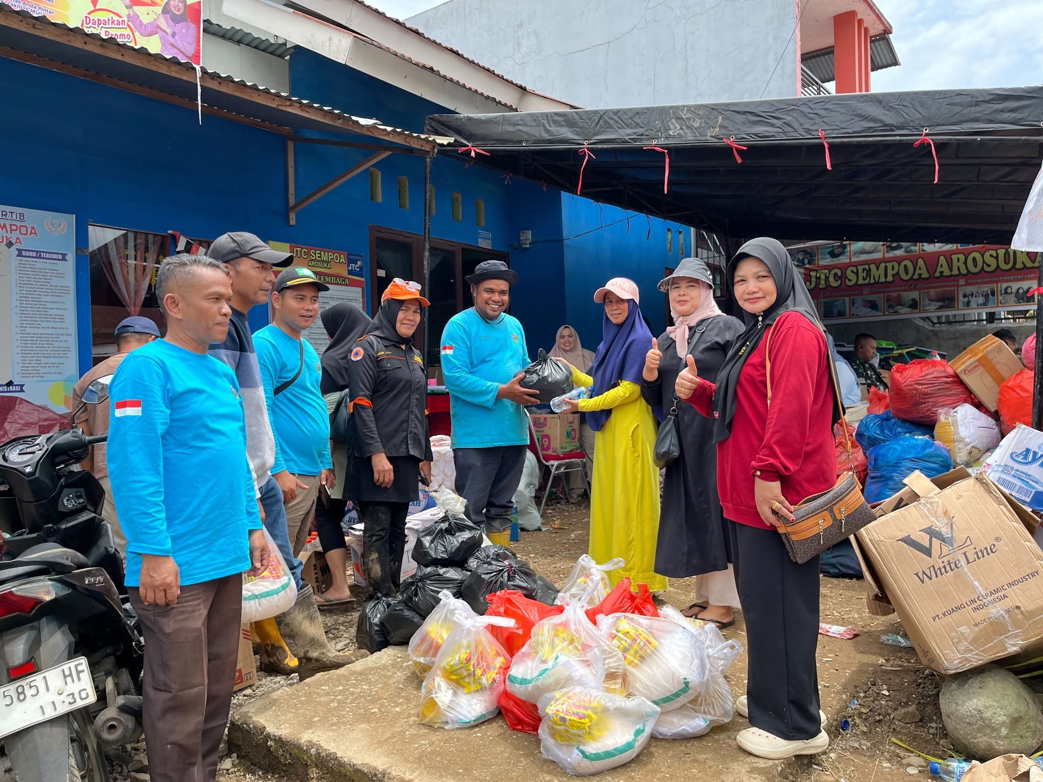 Peduli Galodo Arosuka, Masyarakat Jorong Batu Palano Selayo adakan Goro dan Beri Bantuan 3 825266154 1454733963501234 8116206688268822663 n