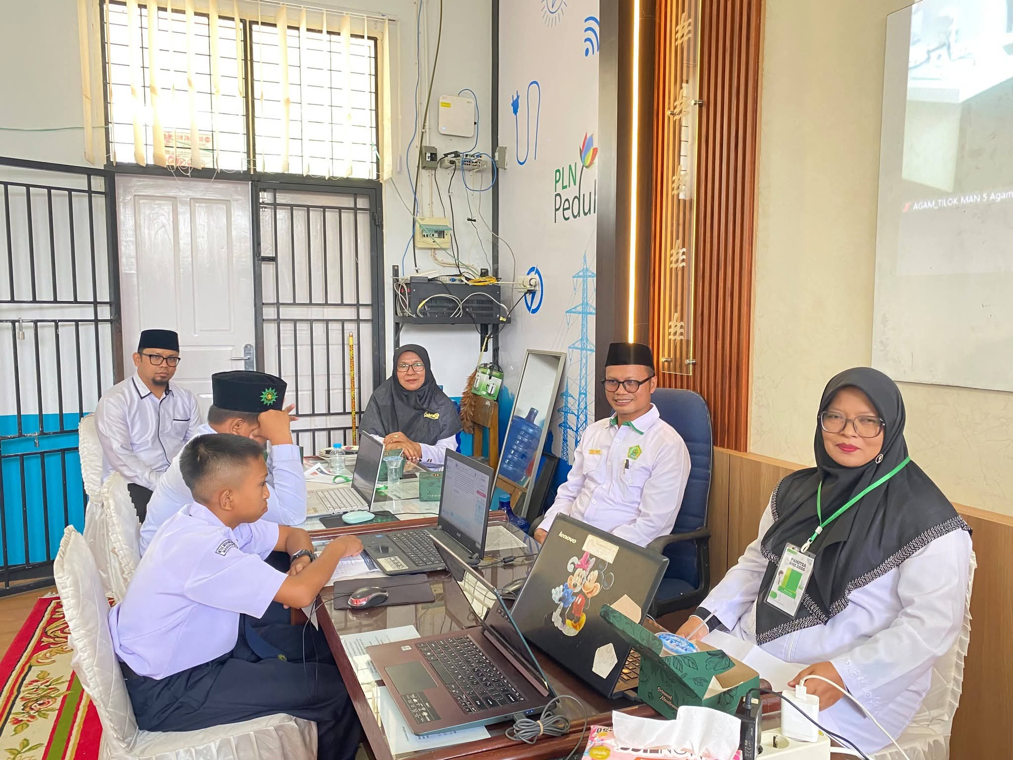 Kasi Penmad Kemenag Agam Turun Langsung Kawal Monev OMI 2026 di MAN 5 Agam 2 Kasi Penmad Kemenag Agam Turun Langsung Kawal Monev OMI 2026 di MAN 5 Agam