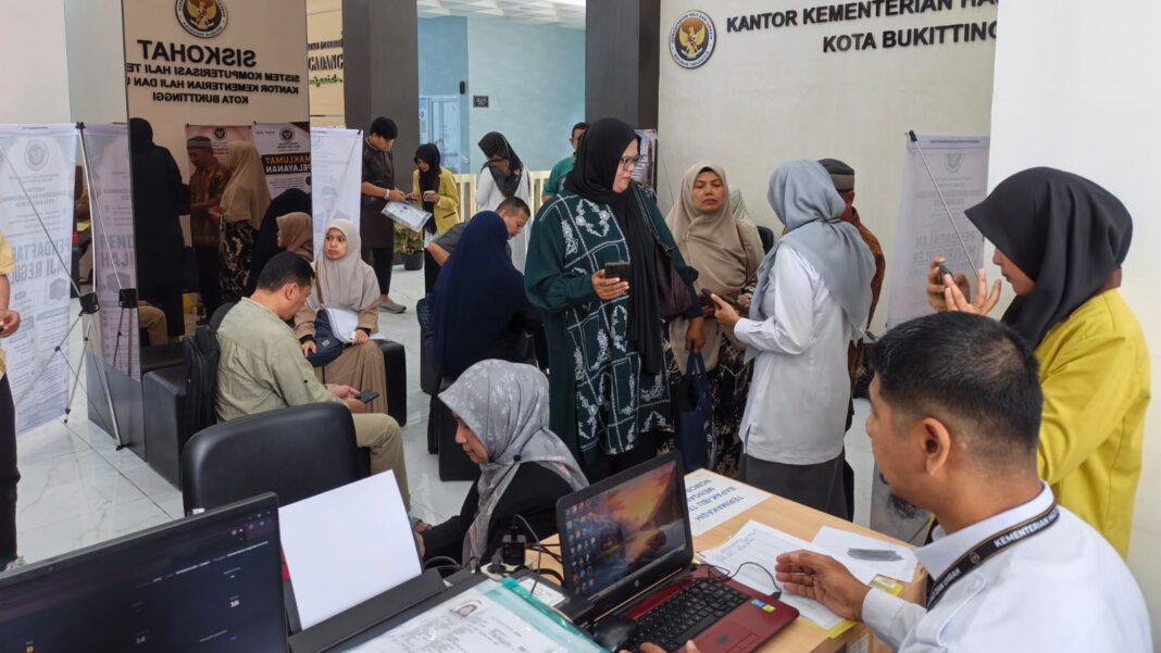Persiapan ke Tanah Suci, Jemaah Haji Bukittinggi Rekam Visa Biometrik