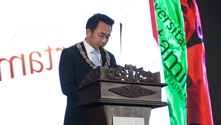 Ajak Generasi Muda Terus Berinovasi, Direktur SDM Pertamina Tekankan Karya yang Bernilai Tambah 3 03003 wisuda uper b